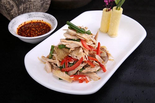 鼦